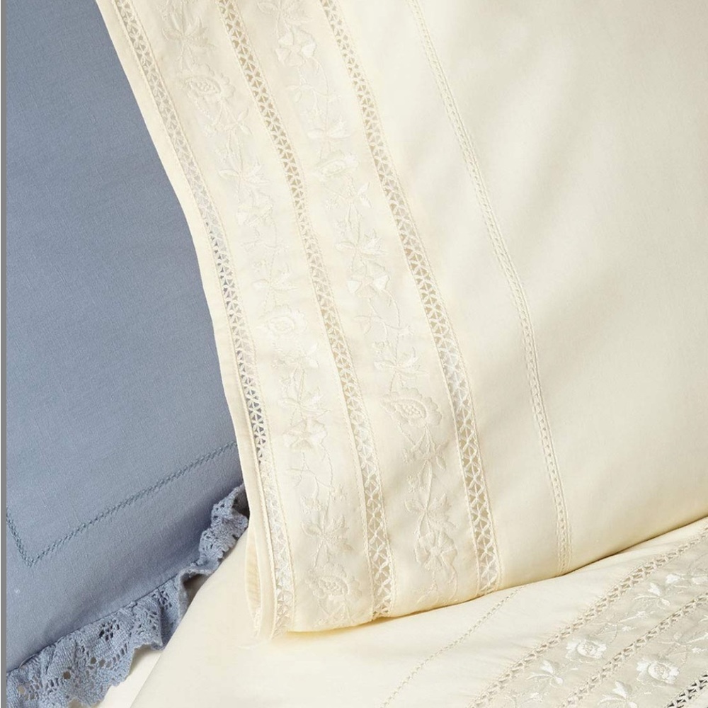 Ralph Lauren Nadyia king pillow cases and flat sheet.